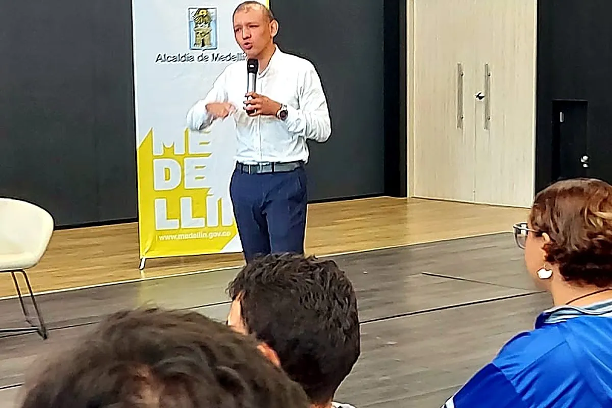 Conferencia de motivación MOVA en Medellín