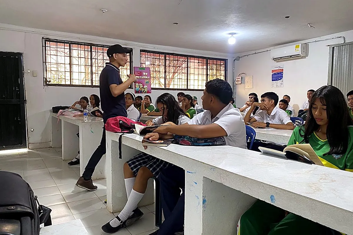 Clase presencial de refuerzo en áreas básicas — La Palmira